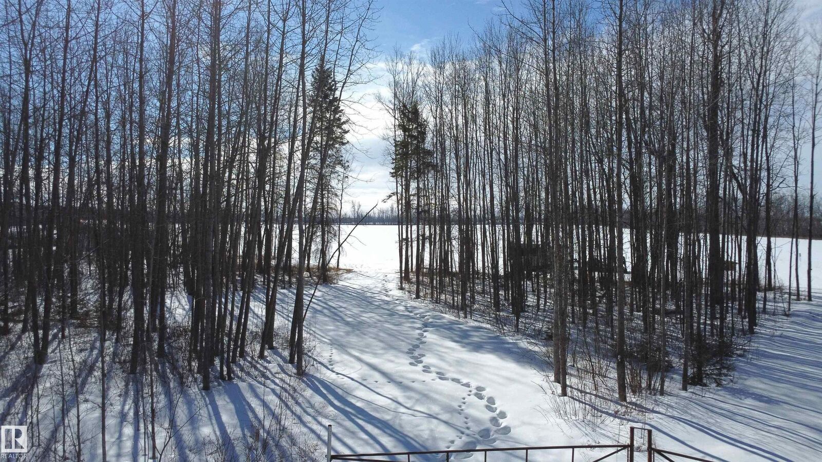 Property Photo:  54426 Rge Road 40 621  AB T0A 0A0 