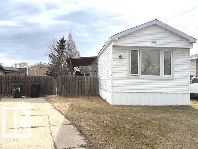 Property Photo:  1141 Lake Vista Drive  AB T8H 1J8 