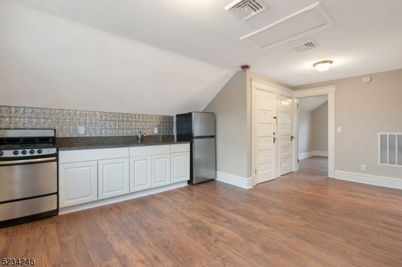 Property Photo: 10 Altamont Ct 3 NJ 07960