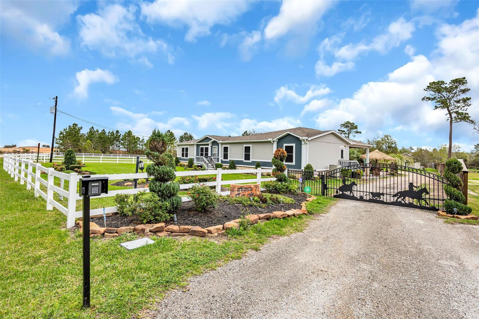 Property Photo: 27250 Remmington Forest E TX 77355