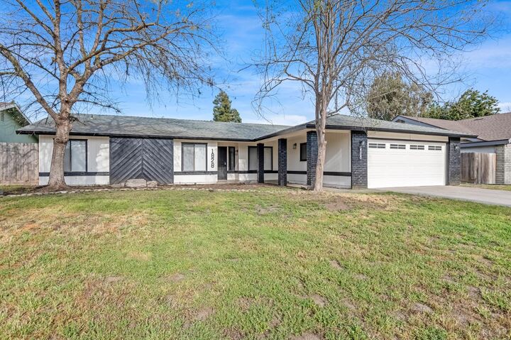 Property Photo:  1828 E Hillcrest Drive  CA 93292 