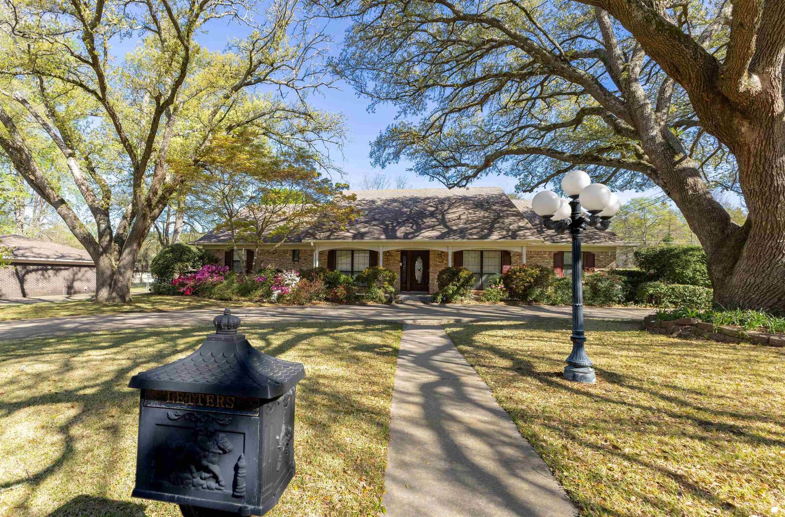 Property Photo: 800 Elizabeth St TX 75644