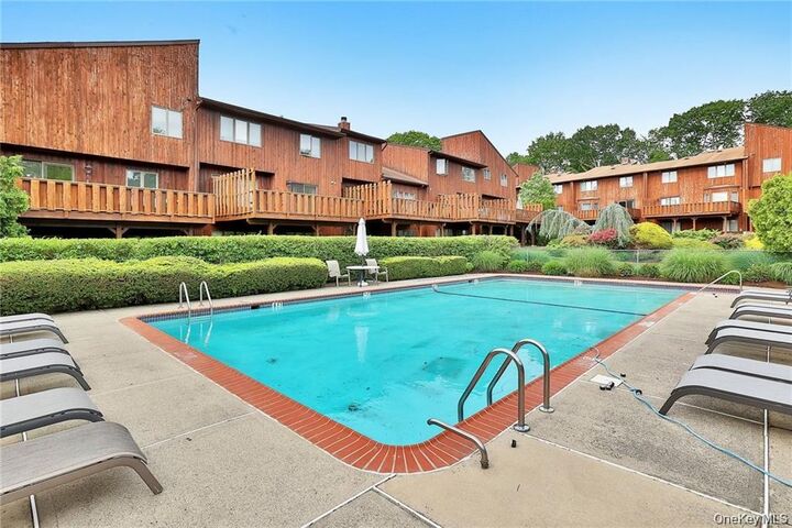 Property Photo:  10 Omni Court  NY 10956 