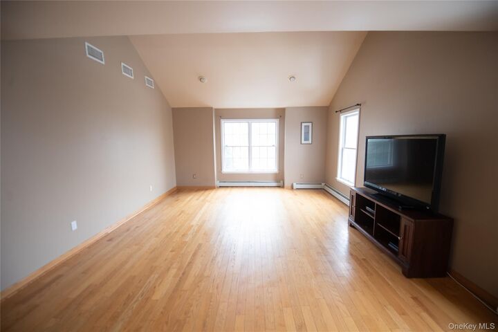 Property Photo:  17 Oakley Boulevard  NY 10923 