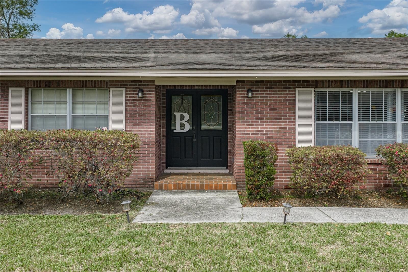 Property Photo:  609 W Pipkin Road  FL 33813 