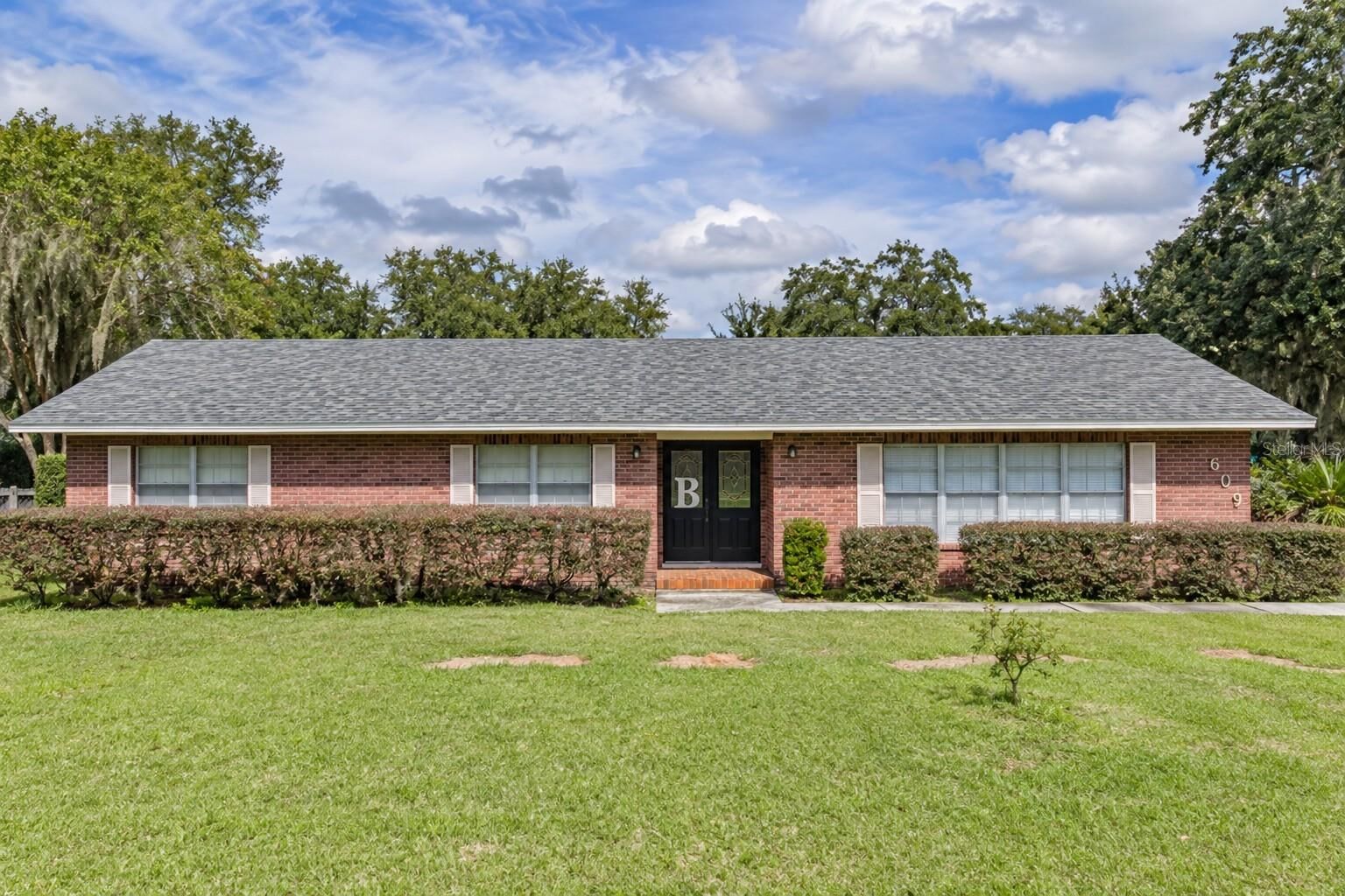 Property Photo: 609 W Pipkin Road FL 33813