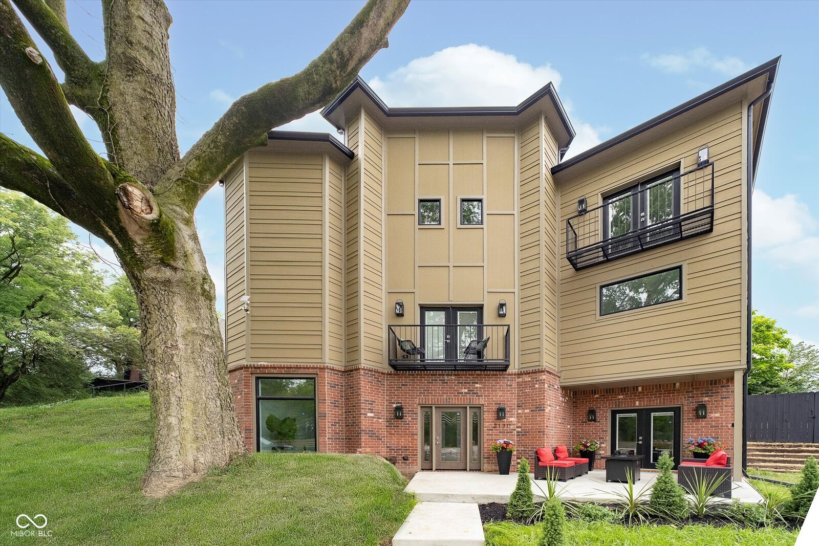 Property Photo:  2130 Brookside Parkway North Drive  IN 46201 