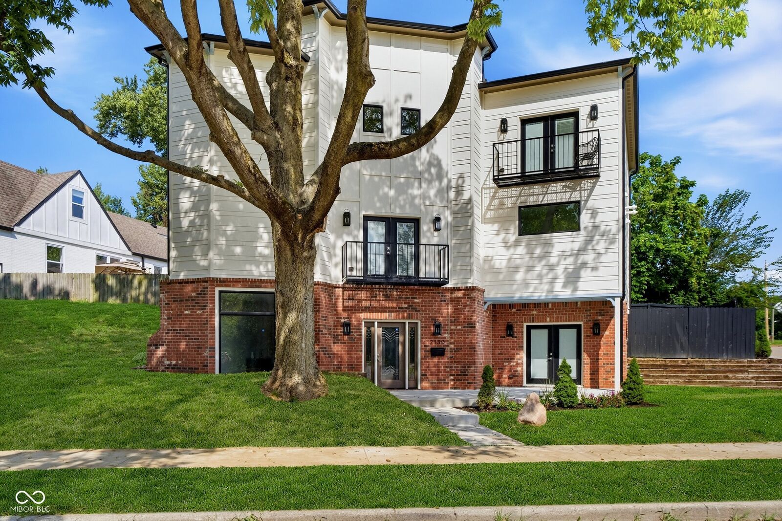 Property Photo:  2130 Brookside Parkway North Drive  IN 46201 