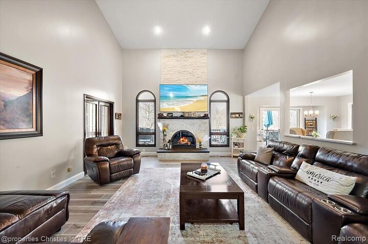 Property Photo:  5160 Old Mill Road  MI 48306 2457 