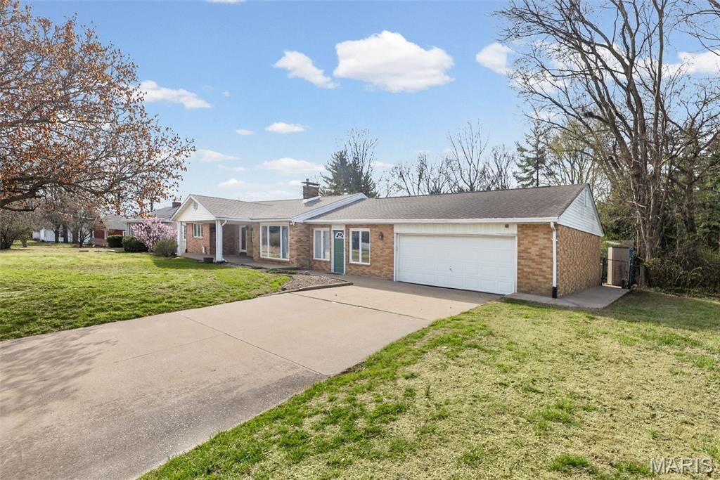 Property Photo:  2305 W Delmar Avenue  IL 62035 