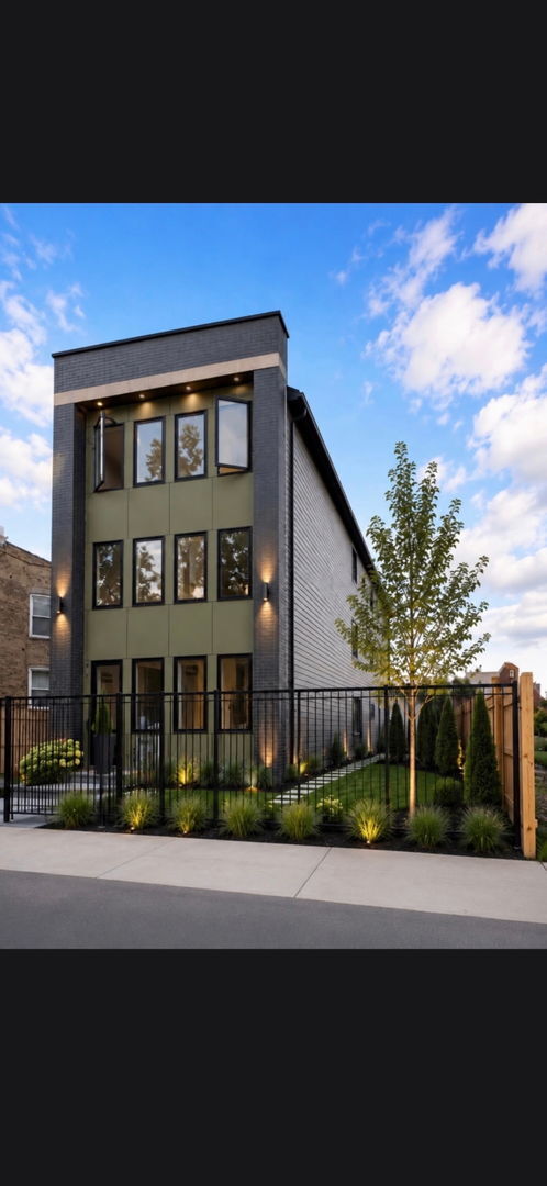 Property Photo: 3316 W Adams Street IL 60624
