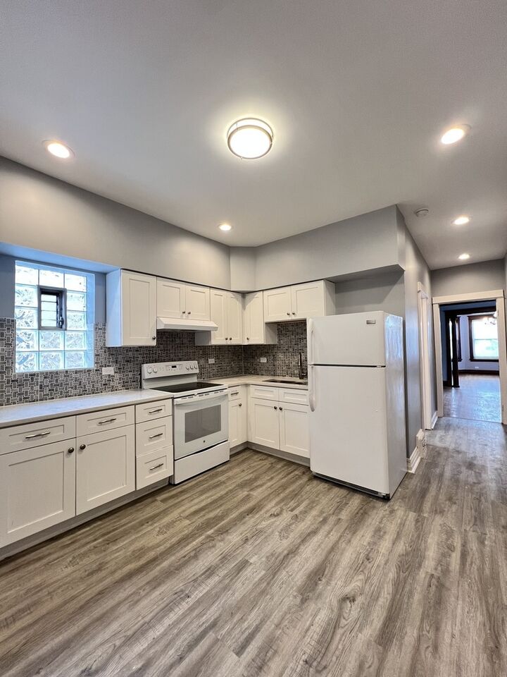 Property Photo:  6810 S Calumet Avenue 2  IL 60637 