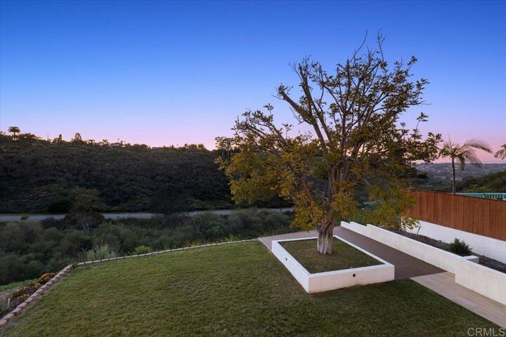 Property Photo:  1560 Hawk View Dr  CA 92024 