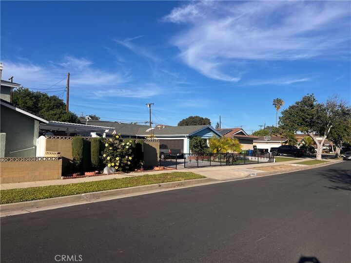 Property Photo:  1511 Frigate Avenue  CA 90744 