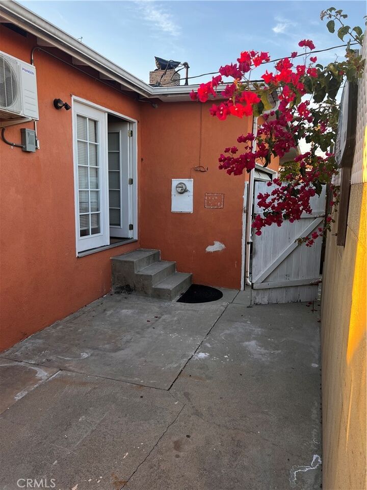 Property Photo: 1511 Frigate Avenue CA 90744