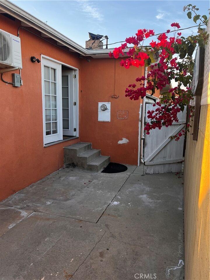 Property Photo:  1511 Frigate Avenue  CA 90744 