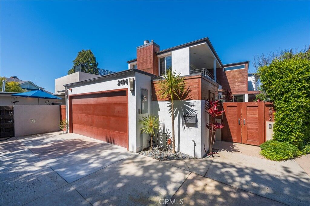 Property Photo:  2404 Laurel Avenue  CA 90266 