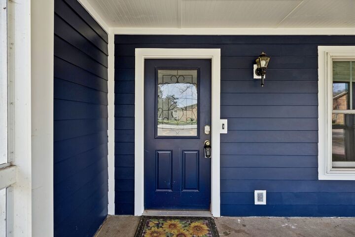 Property Photo:  800 Del Rio Pike  TN 37064 