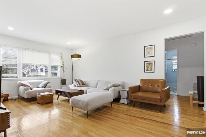 Property Photo:  90 Cortland Place Flr 2  NJ 07670 