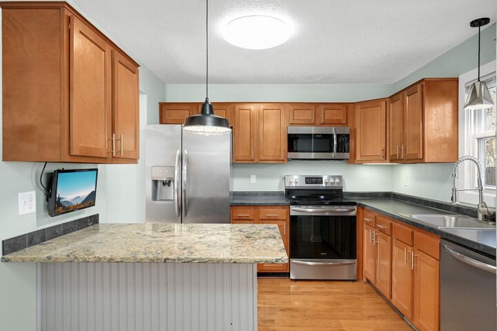 Property Photo:  605 Iglehart Avenue  MN 55103 