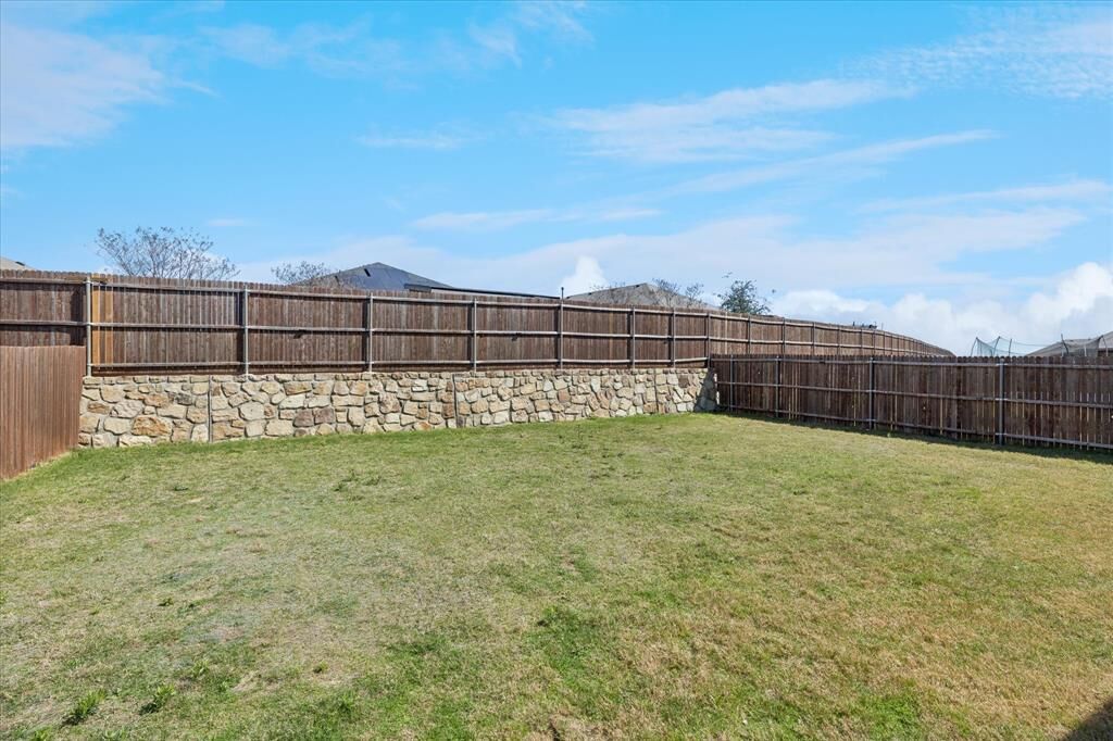 Property Photo:  408 Frenchpark Drive  TX 76052 