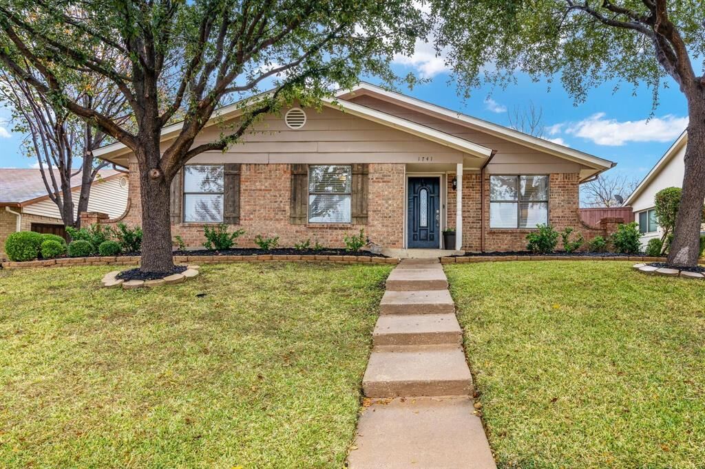 Property Photo: 1741 Delaford Drive TX 75007