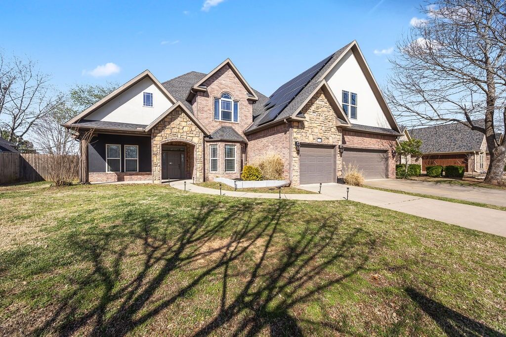 Property Photo: 1311 S Pinnacle Drive AR 72701