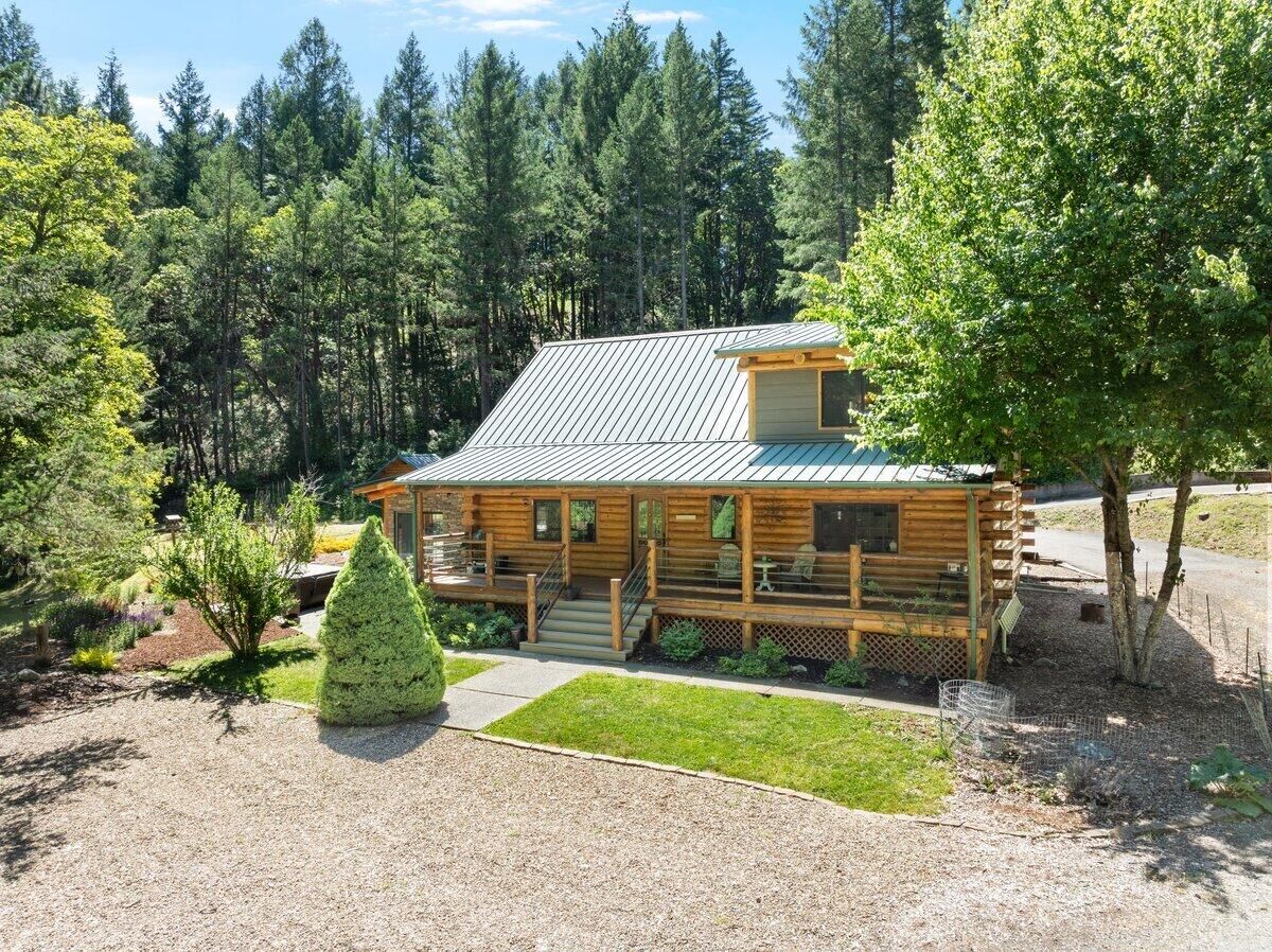 Property Photo:  487 Wagon Trail  OR 97530 
