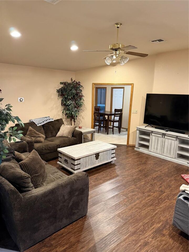 Property Photo:  2812 N Towne Drive  OK 73521 