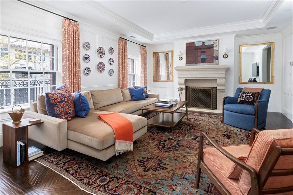 Property Photo: 142 Chestnut St 8-9 MA 02108