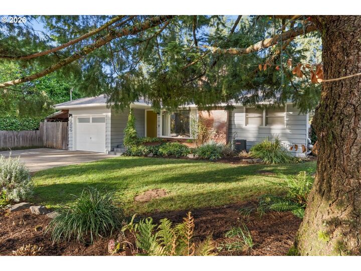 Property Photo:  12699 SE Harold St  OR 97236 