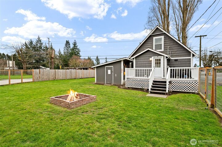 Property Photo:  416 N Regent Street  WA 98233 
