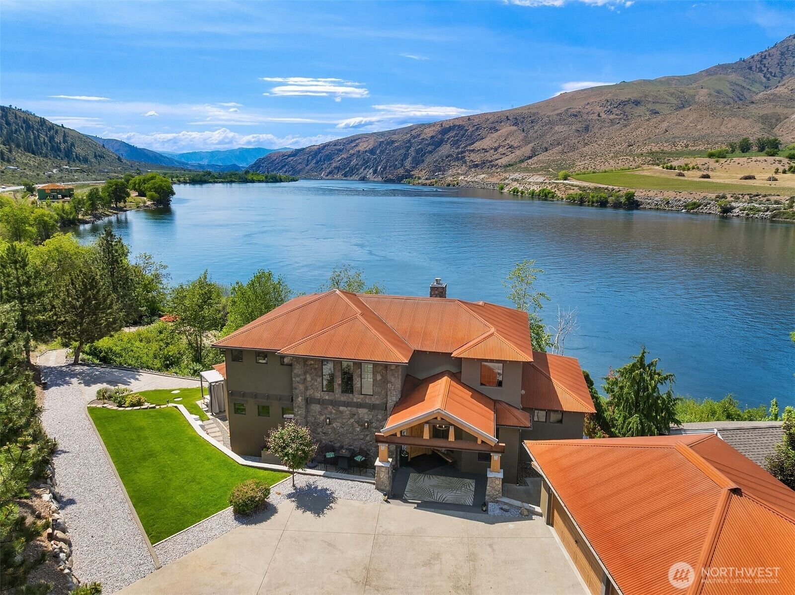 Property Photo: 23195 Columbia Pointe Lane WA 98843