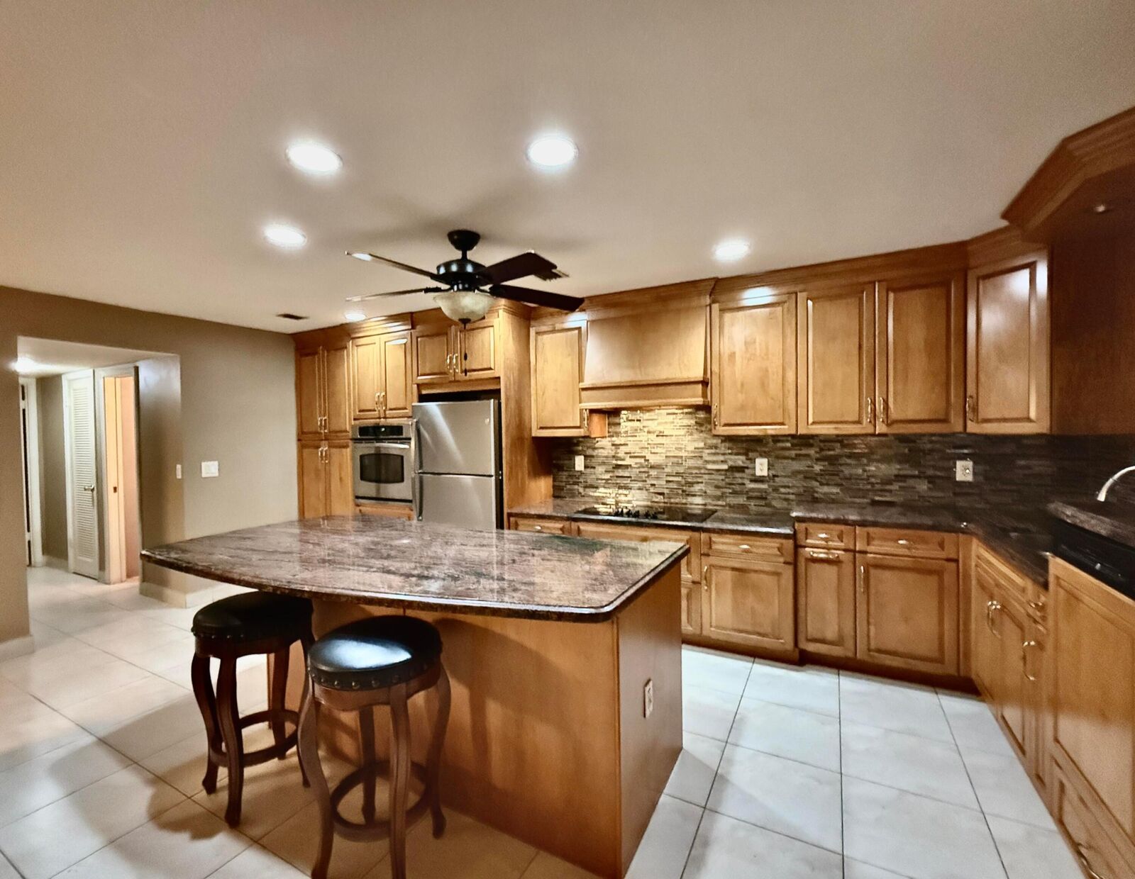Property Photo:  220 Country Lane A  FL 33435 