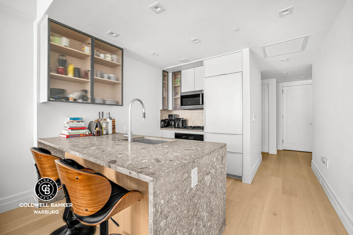 Property Photo:  222 E Broadway 2B  NY 10002 