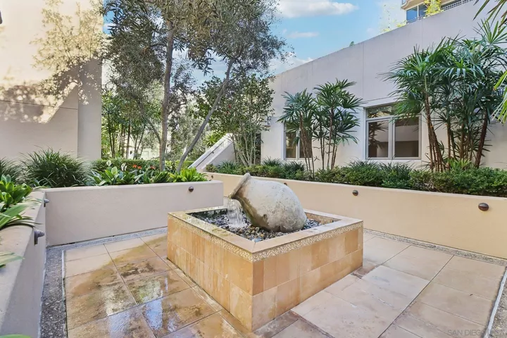 Property Photo:  464 Prospect 101  CA 92037 