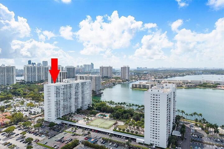 Property Photo:  2851 NE 183rd St 1901E  FL 33160 