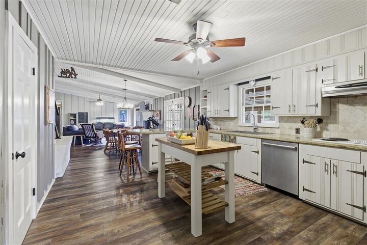 Property Photo: 1310 Currie Drive LA 70665