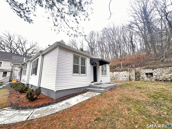 Property Photo:  74 Mount Pleasant Street 2  CT 06418 