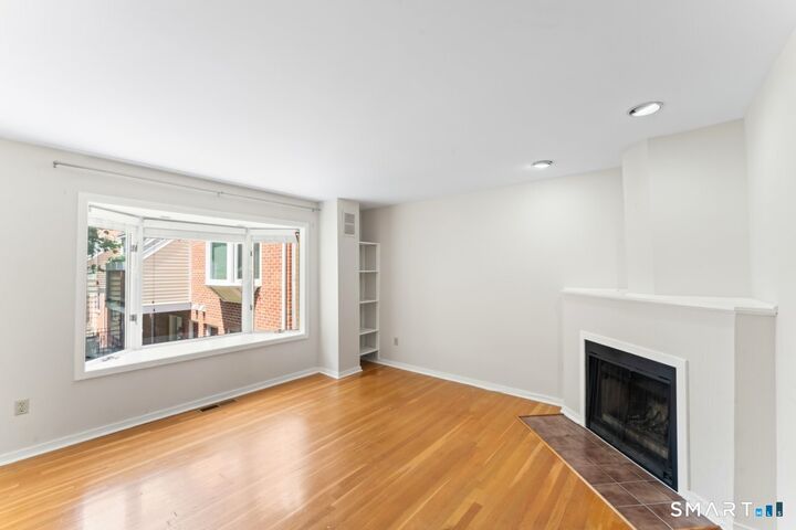 Property Photo:  101 Grove Street 19  CT 06901 