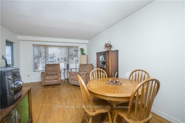 Property Photo: 17 Burbank Place ON L4M 2S8