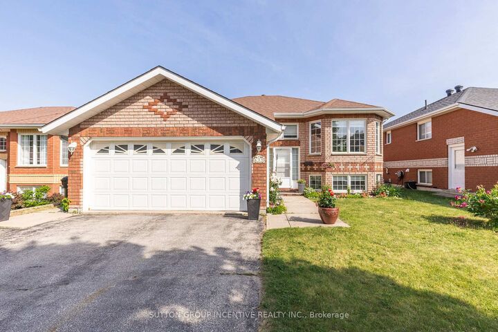 Property Photo: 635 Wayne Crescent ON L4R 5E1