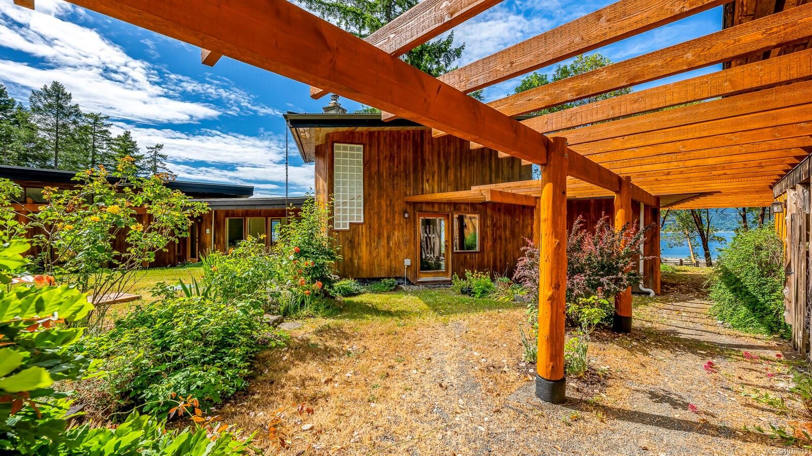 Property Photo: 6161 Lacon Rd BC V0R 1T0