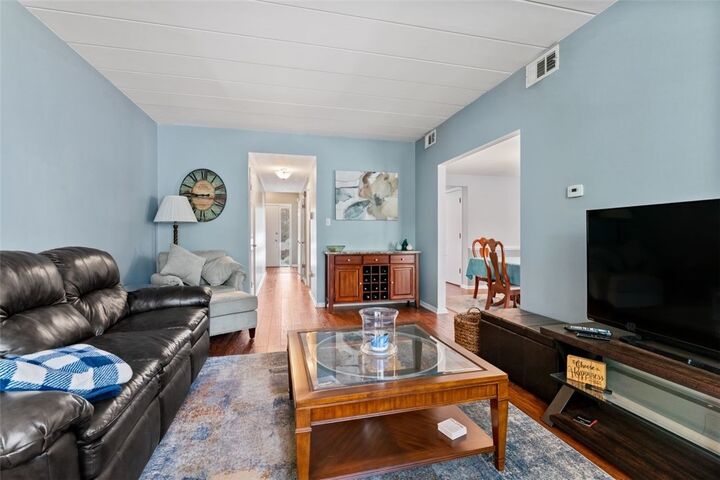 Property Photo: 1557 Pinehurst PA 15241