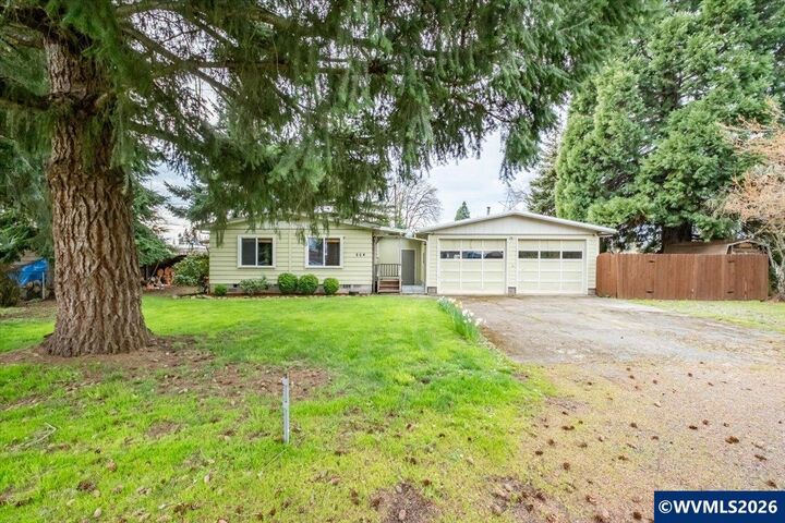 Property Photo:  304 Moyer St  OR 97327 