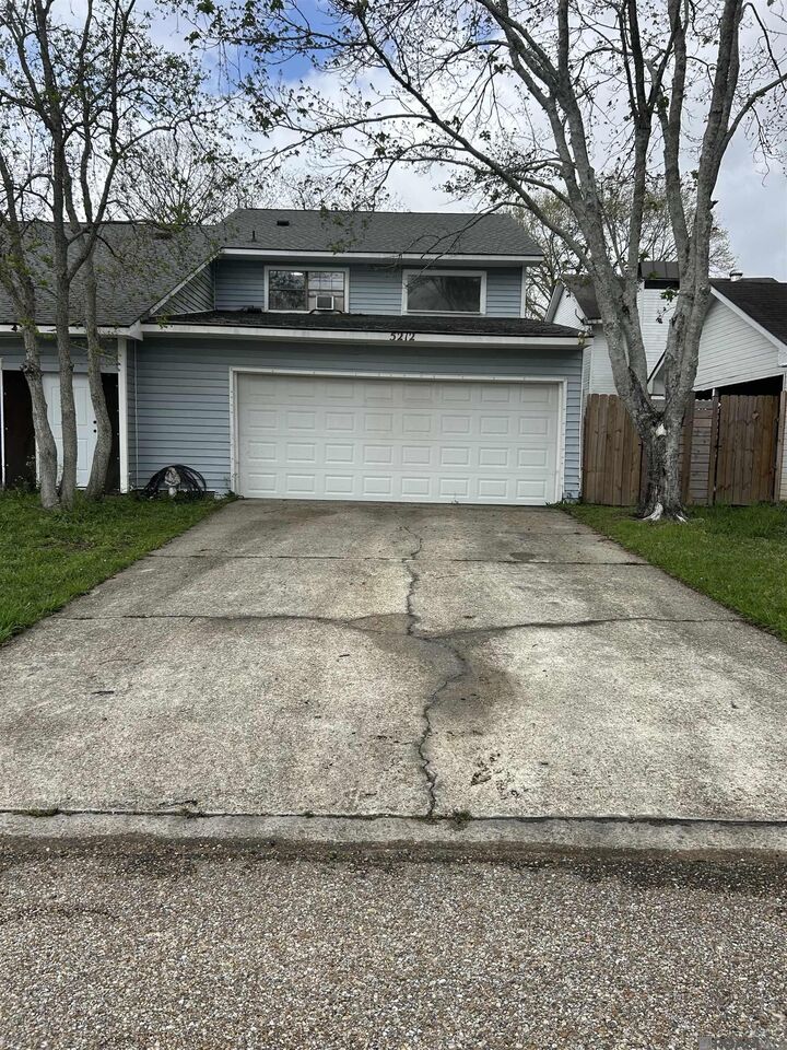 Property Photo:  5212 Carnifix Ct  LA 70817 