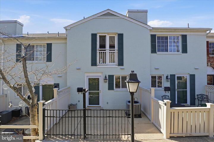 Property Photo:  1467 N Van Dorn Street C  VA 22304 