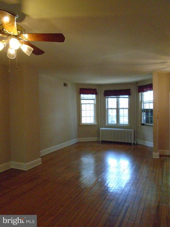 Property Photo: 112 Commerce Street VA 22314