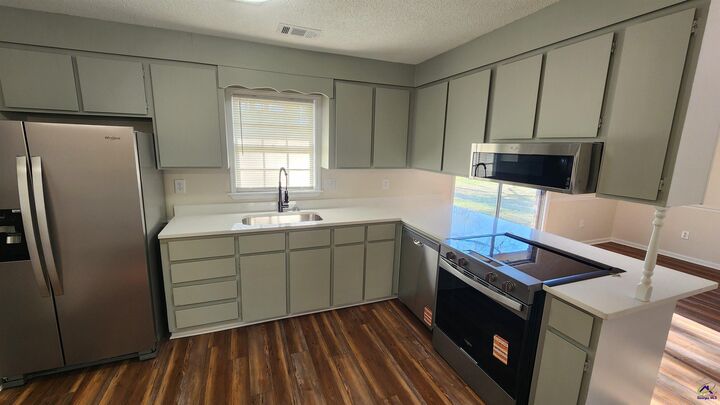 Property Photo:  414 Forest Lake Drive  GA 31093 