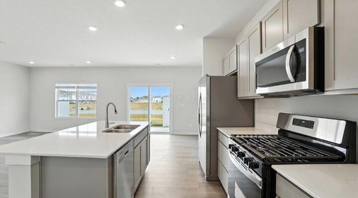 Property Photo:  1476 Cardinez Way  OH 43228 